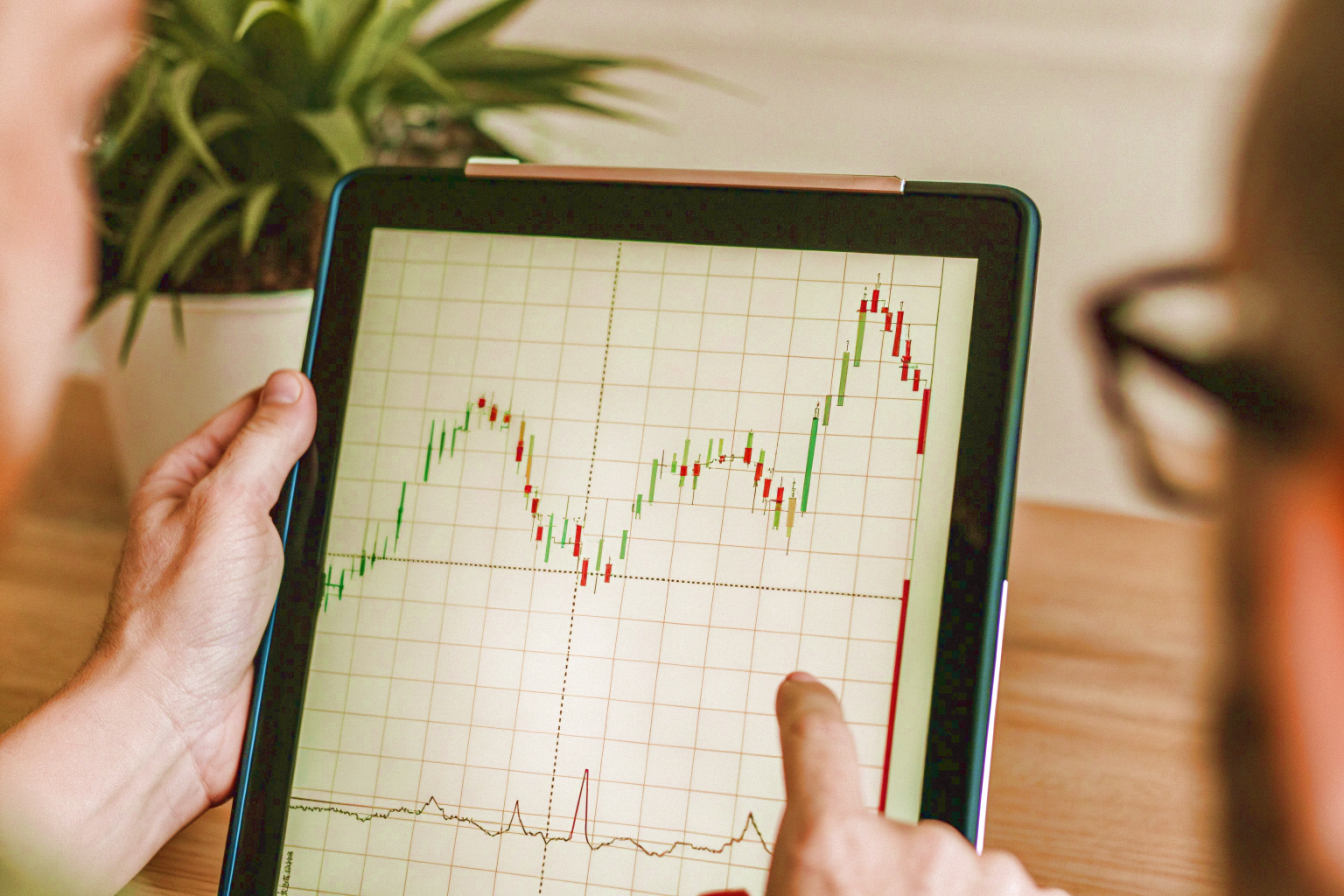 Trading QQQ Options: Managing Risk and Rewards in Tech Trading QQQ Options: Managing Risk and Rewards in Tech